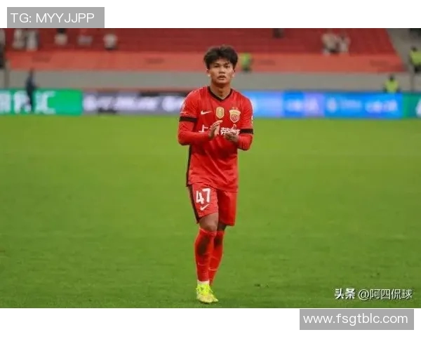 香港足球新星崛起未曾登场的潜力球员引发关注与期待